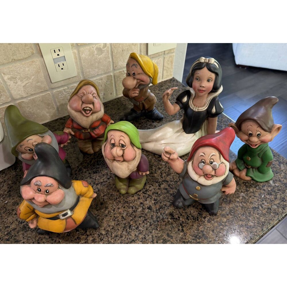 Vtg Disney Ceramic Snow White and 7 Dwarfs Figurine Set - Complete 8 piece